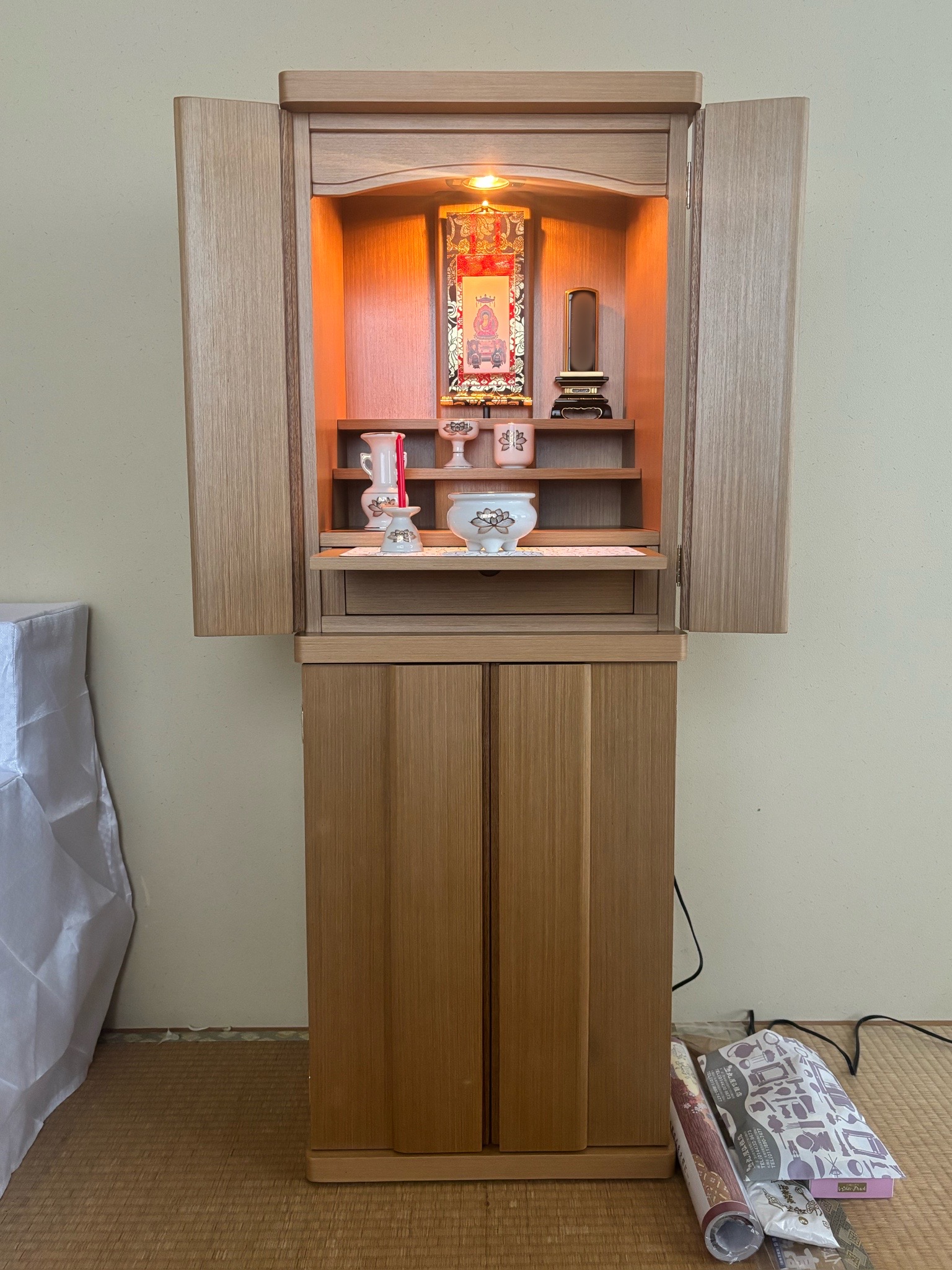 モダン仏壇　タモ材